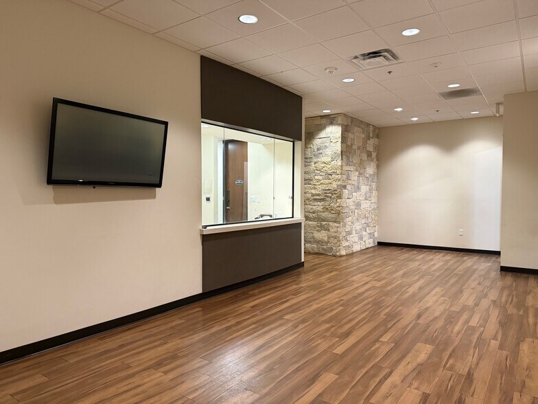 More Photos Of 1314 E Sonterra Blvd, San Antonio Medical For Sale