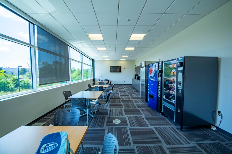 More Photos Of 19865-19866 W 156th St, Olathe Office For Sale