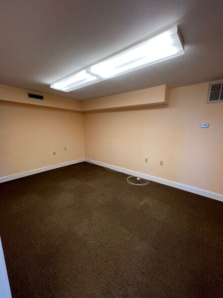 More Photos Of 402-404 Thames St, Groton Office For Lease