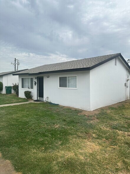 More Photos Of 922 L St, Sanger Apartments For Sale