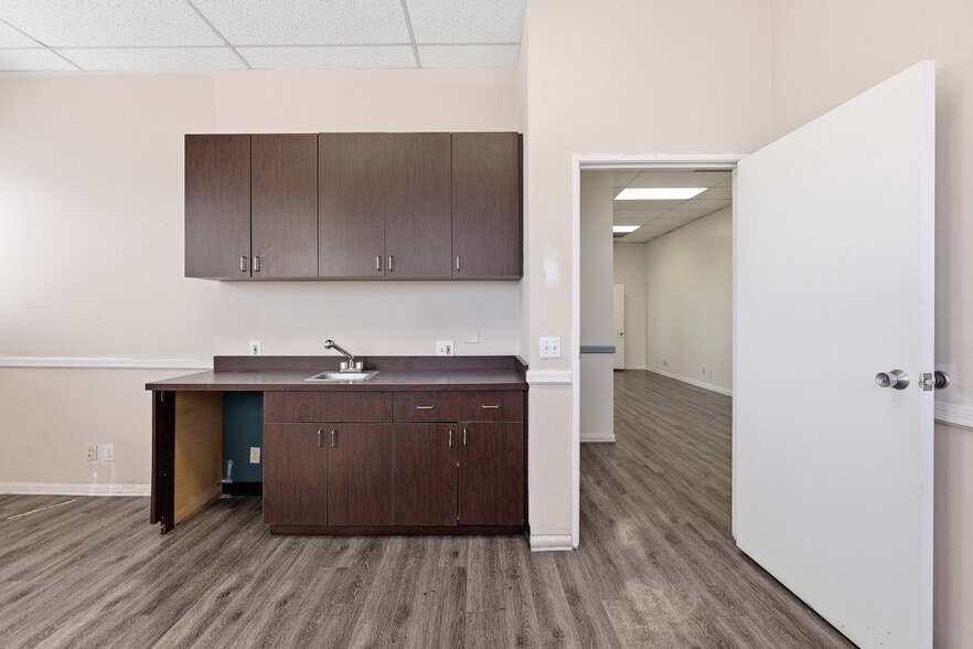 More Photos Of 8745 Whittier Blvd, Pico Rivera Storefront Retail Office For Lease