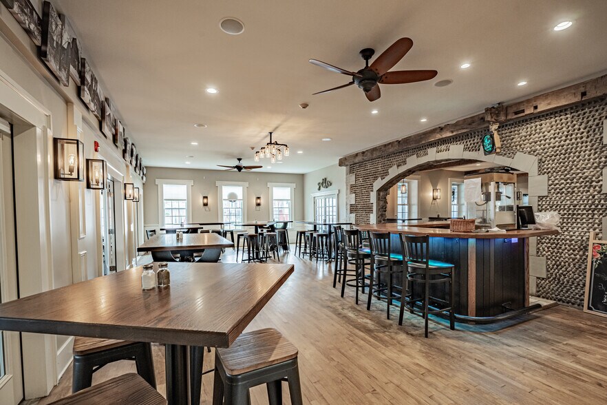 More Photos Of 310 Lake St, Wilson Hotel For Sale