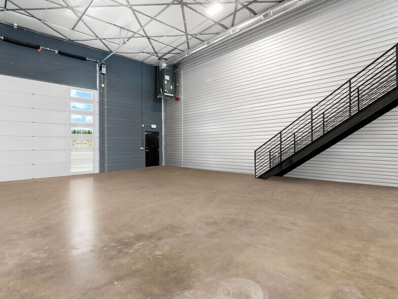 More Photos Of 529 SH 46 E, Boerne Warehouse For Lease