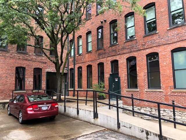 More Photos Of 243 N 5th St, Columbus Office For Lease