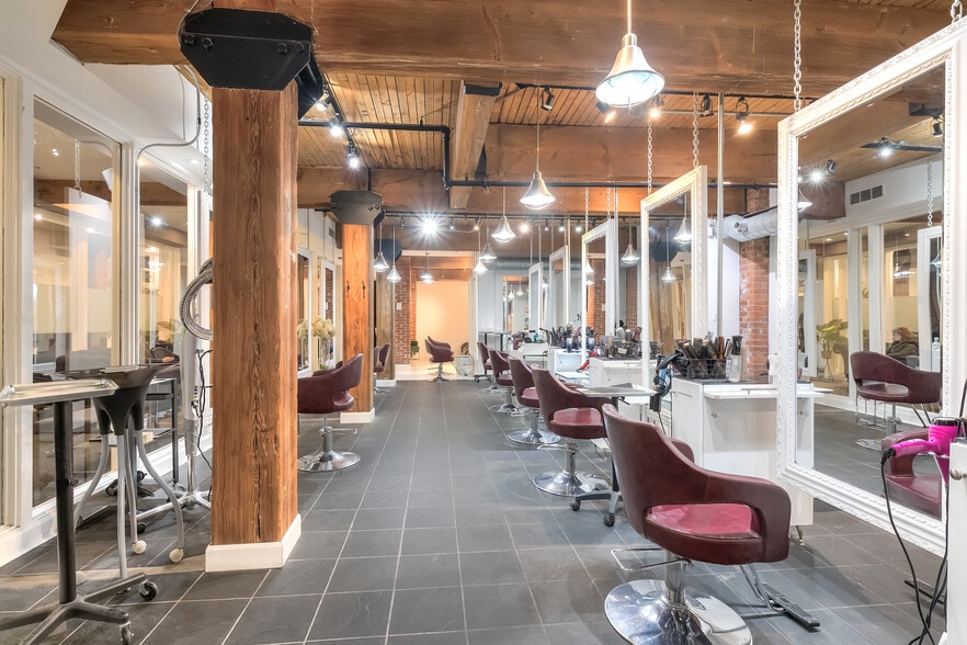 More Photos Of 387 Rue Saint-Paul O, Montréal Loft Creative Space For Sale