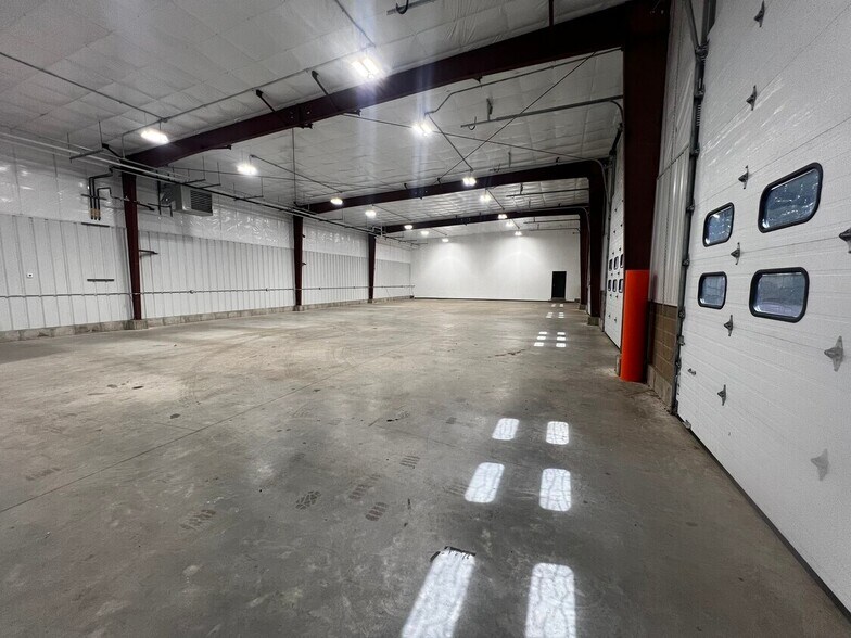 More Photos Of 50 Newberry Rd, East Windsor Service For Lease