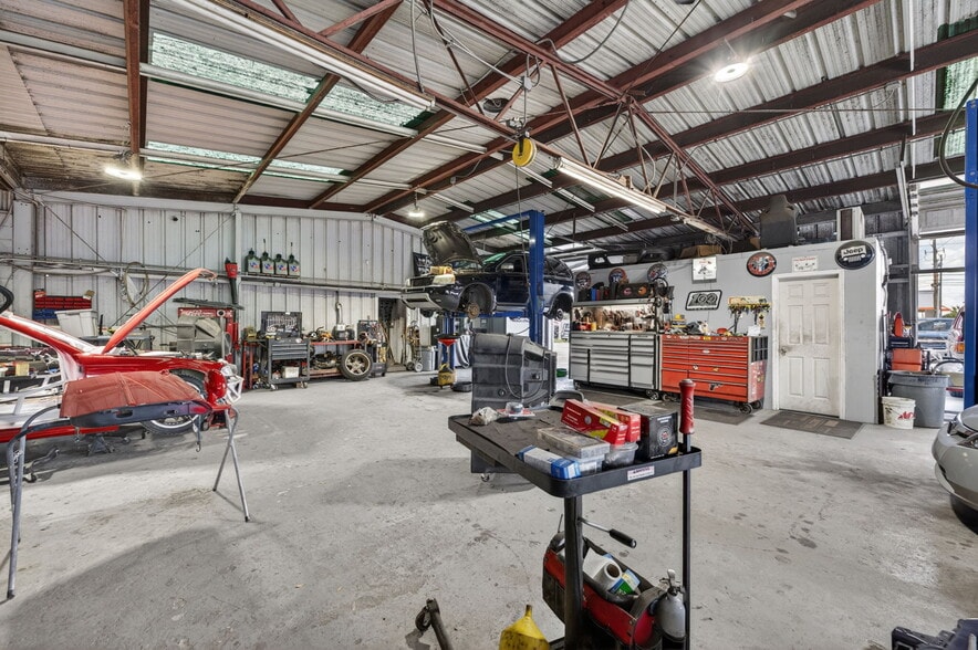 More Photos Of 800-806 W Sr 434, Longwood Auto Repair For Sale