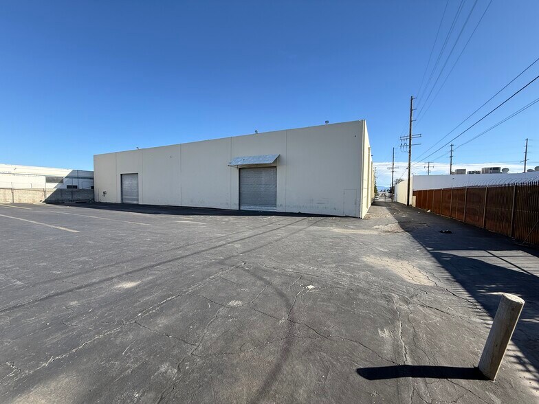 More Photos Of 8929 Oso Ave, Chatsworth Manufacturing For Lease