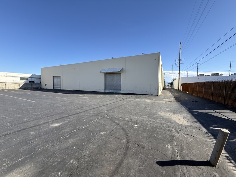 More Photos Of 8929 Oso Ave, Chatsworth Manufacturing For Lease