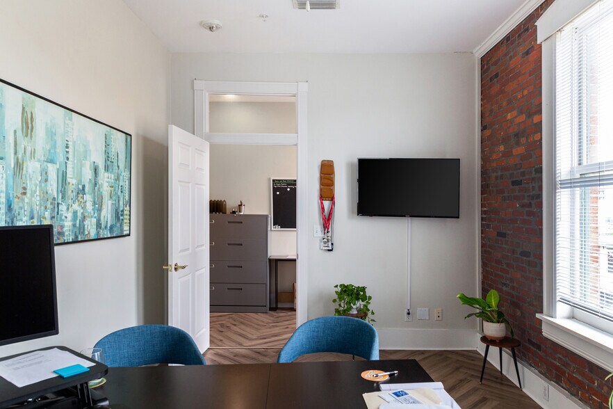 More Photos Of 2320 First St, Fort Myers Apartments For Sale