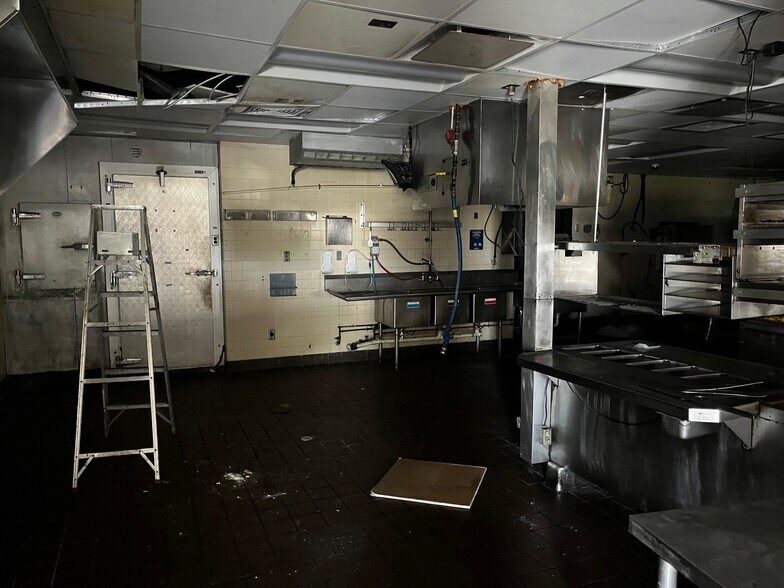 More Photos Of 5024 Sunset Rd, Charlotte Fast Food For Lease