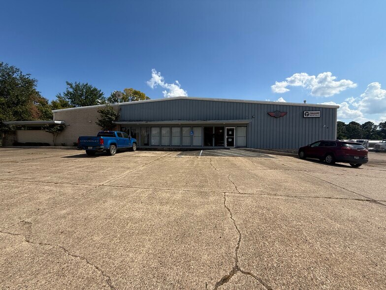More Photos Of 909 W 70th St, Shreveport Warehouse For Sale