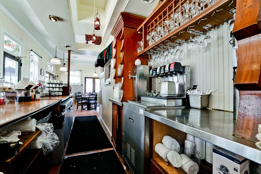 More Photos Of 1503 4th St, Sarasota Restaurant For Lease