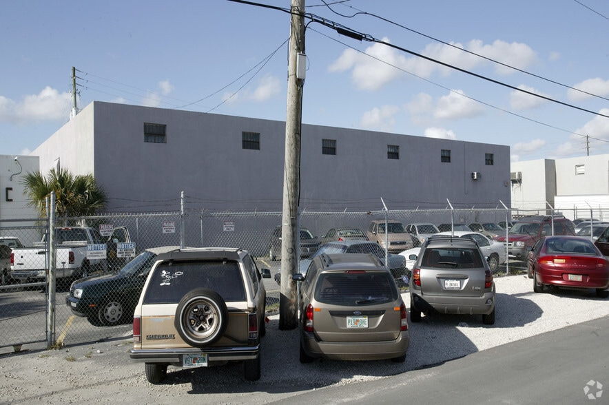 More Photos Of 3580 NW 49th St, Miami Warehouse For Lease