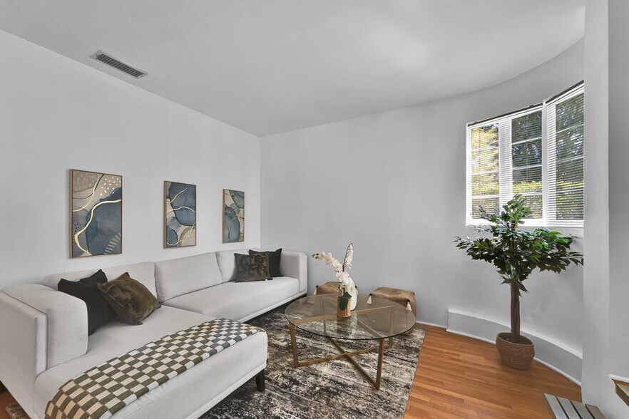 More Photos Of 4227 Van Nuys Blvd, Sherman Oaks Apartments For Sale