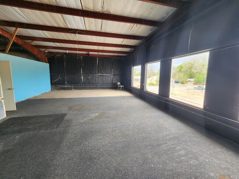 More Photos Of 114 W Bland St, Roswell Industrial For Sale