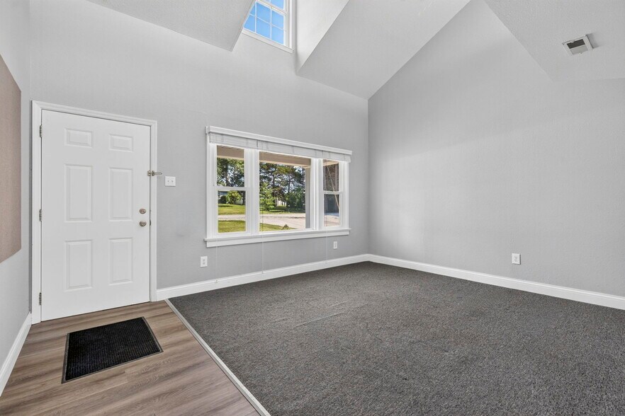 More Photos Of 9 Mingo Ln, Lake Saint Louis General Retail For Lease