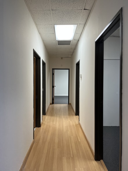 More Photos Of 2014 Platinum St, Garland Warehouse For Lease