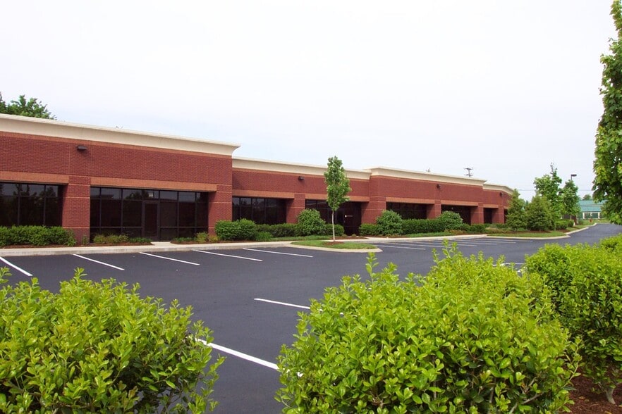 More Photos Of 206 Gothic Ct, Franklin Office For Lease