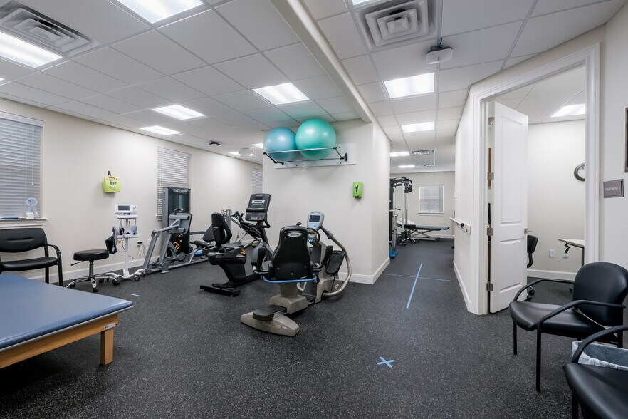 More Photos Of 203 Hwy 87 N, Comfort Office For Lease