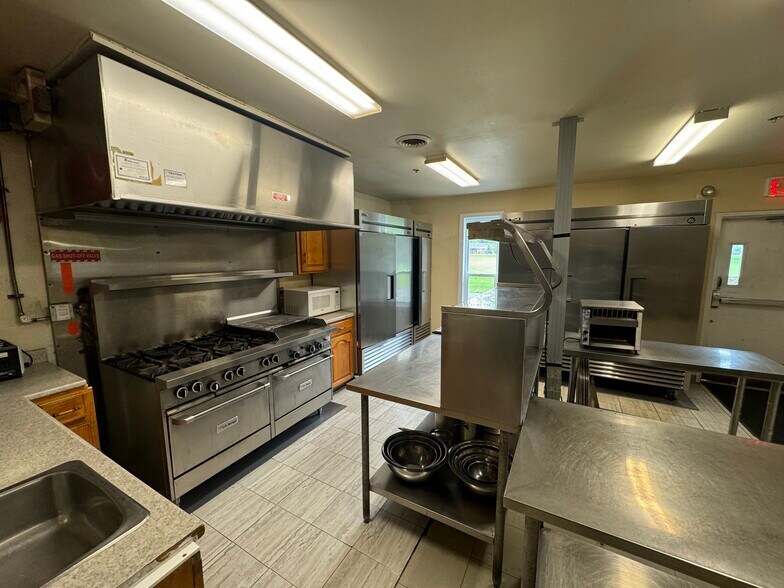 More Photos Of 725 Gibralter St, Norfolk Flex For Sale