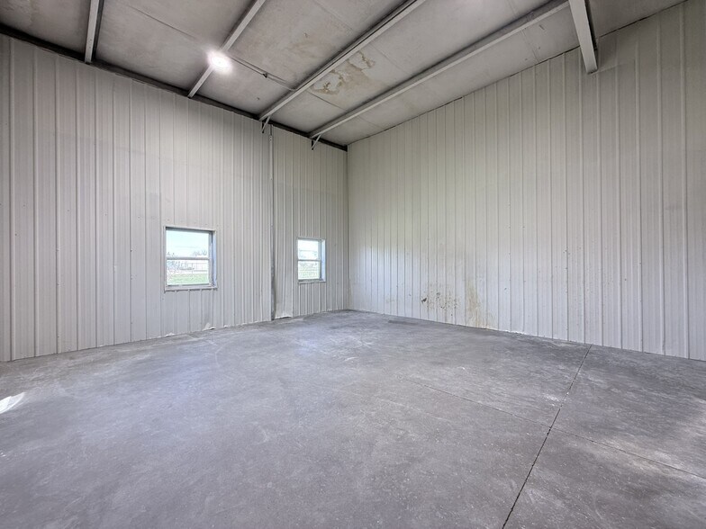 More Photos Of 875 Enterprise Ave, Galesburg Industrial For Sale