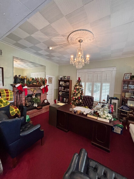 More Photos Of 945 E Broadway St, Fort Meade Specialty For Sale