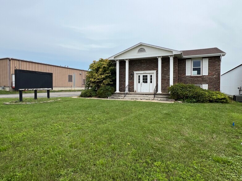 More Photos Of 3130 N Woodford St, Decatur Freestanding For Lease