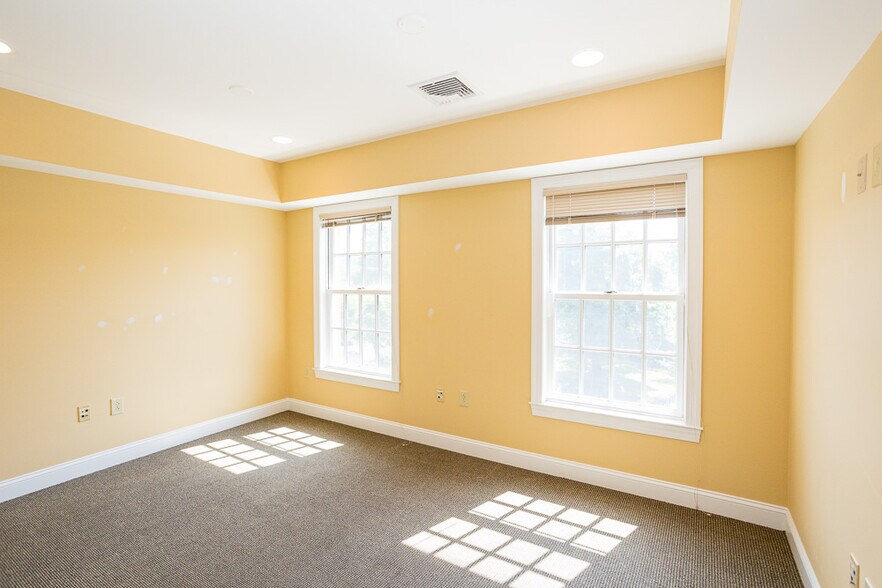 More Photos Of 178 Center St, Clinton Township Medical For Lease