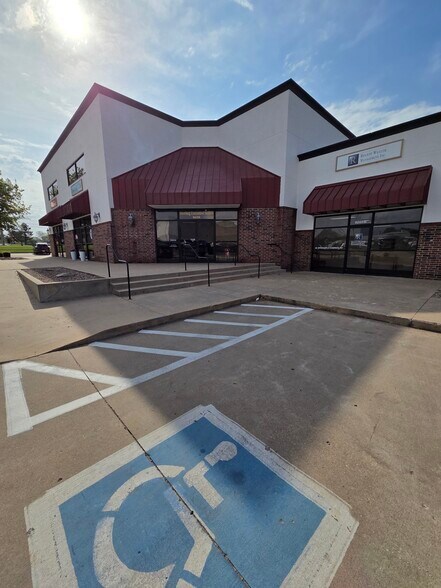 More Photos Of 9238-9242 S Sheridan Rd, Tulsa Unknown For Lease