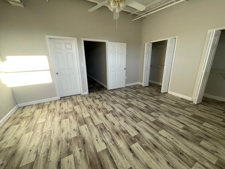 More Photos Of 201 E Main St, Leesburg Self Storage For Lease
