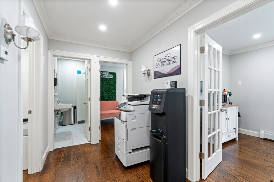 More Photos Of 6939 Amboy Rd, Staten Island Office For Lease