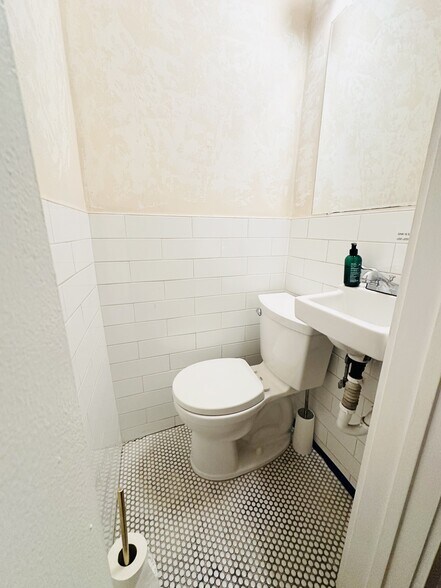 More Photos Of 125 Stanton St, New York Apartments For Lease