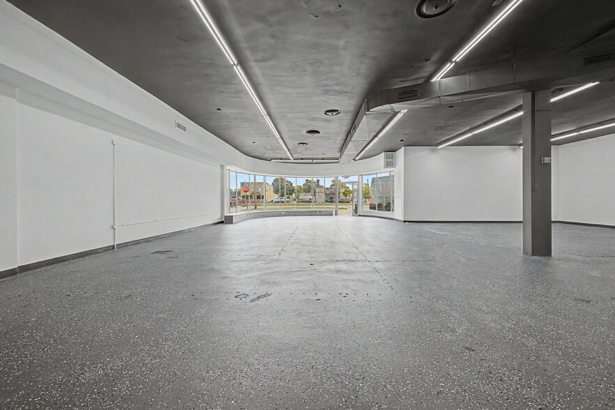 More Photos Of 14222 Fort St, Southgate General Retail For Lease