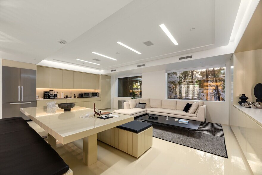 More Photos Of 9952 Santa Monica Blvd, Beverly Hills Office For Lease