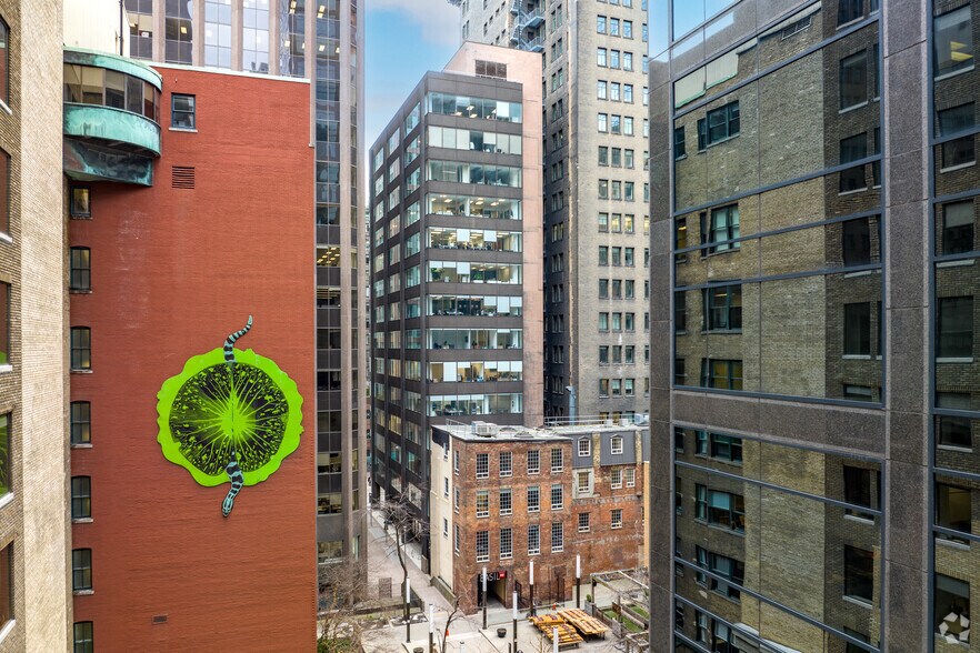 More Photos Of 10 King St E, Toronto Office For Lease