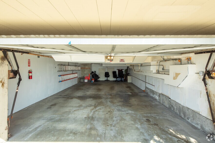 More Photos Of 1112 Ocean Dr, Manhattan Beach Office For Sale