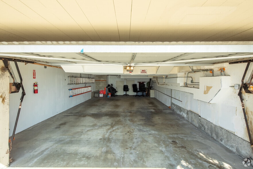 More Photos Of 1112 Ocean Dr, Manhattan Beach Office For Lease