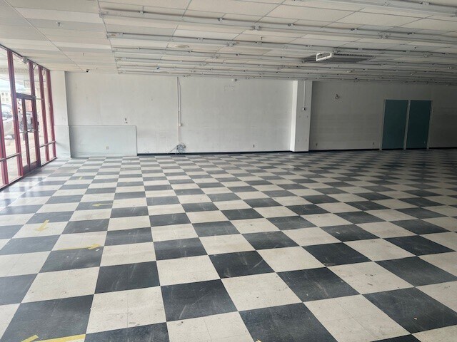 More Photos Of 215 Crossings Mall Rd, Elkview Storefront For Lease