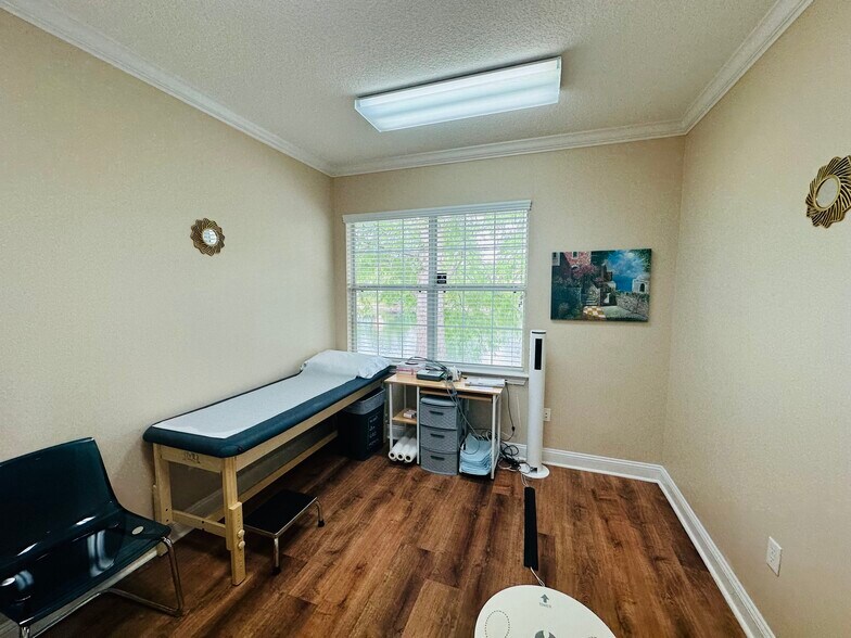 More Photos Of 305 Kingsley Lake Dr, Saint Augustine Medical For Lease