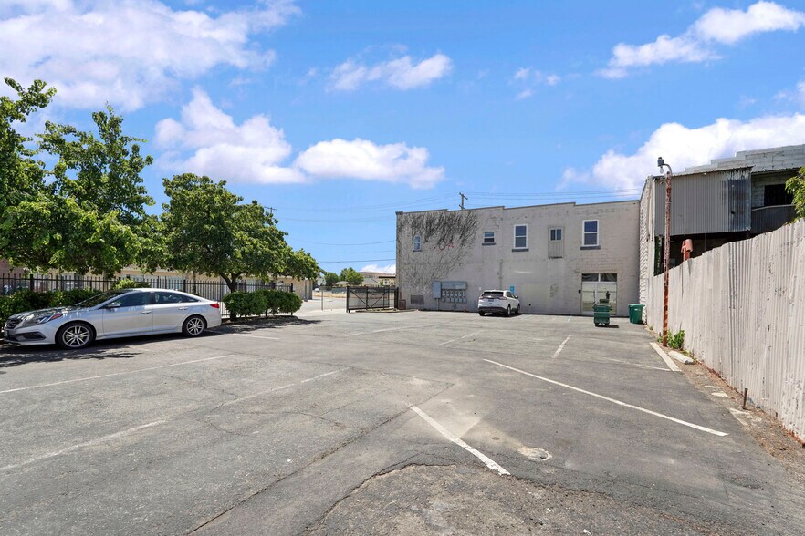 More Photos Of 2 N Main St, Lodi Storefront Retail Office For Sale