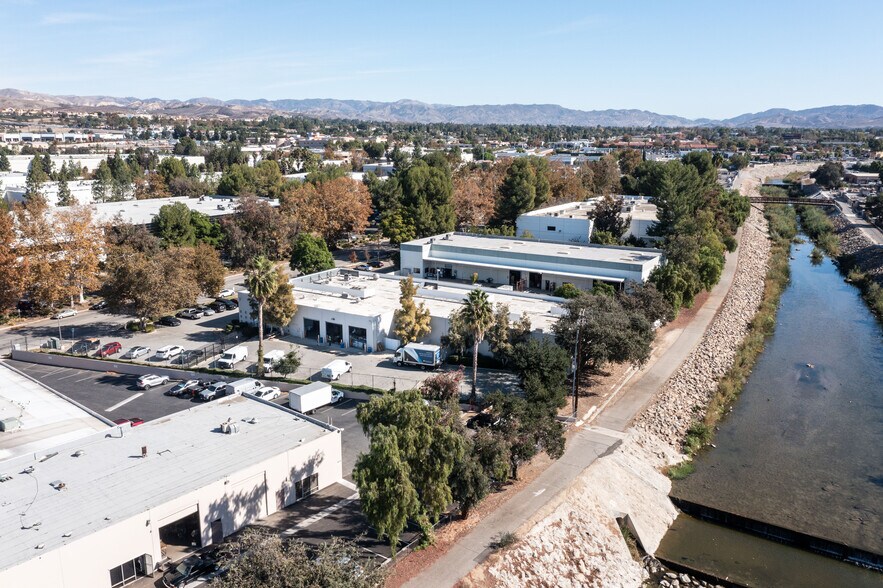 More Photos Of 520 E Easy St, Simi Valley Warehouse For Lease