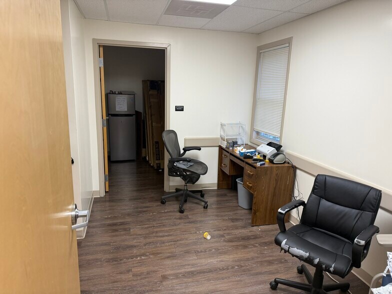More Photos Of 2 Emma Ln, Clifton Park Medical For Lease