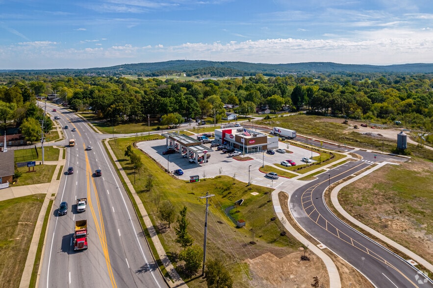 More Photos Of 1851 E Huntsville Rd, Fayetteville Convenience Store For Sale