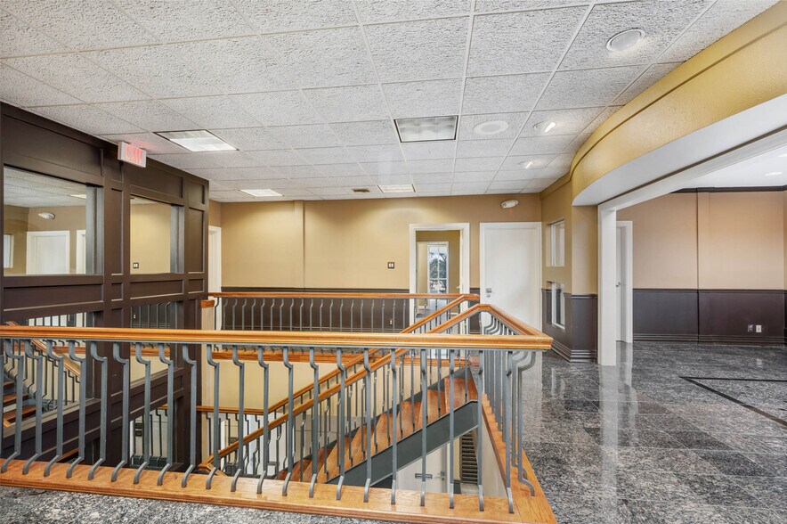 More Photos Of 8100 Broadway St, San Antonio Office For Sale