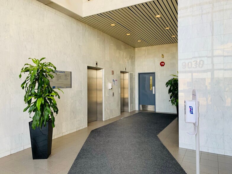 More Photos Of 9030 Leslie St, Richmond Hill Showroom For Lease