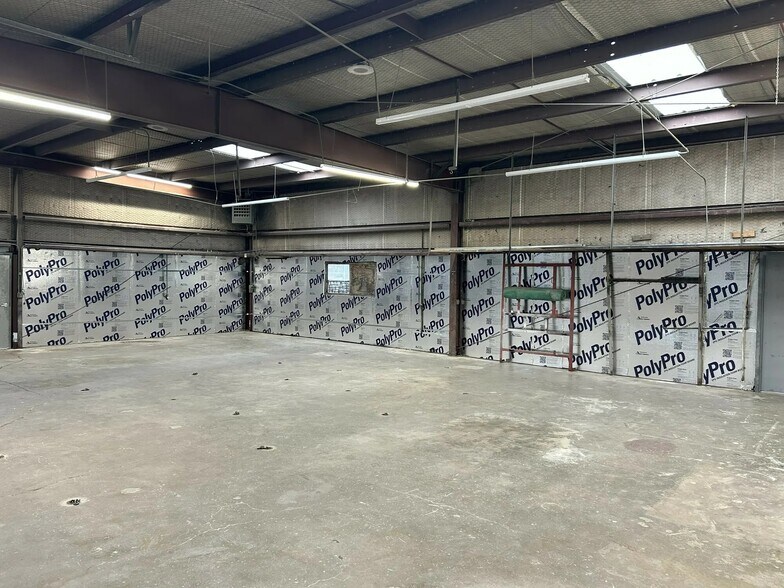 More Photos Of 2008 S Wilson St, Amarillo Auto Repair For Lease