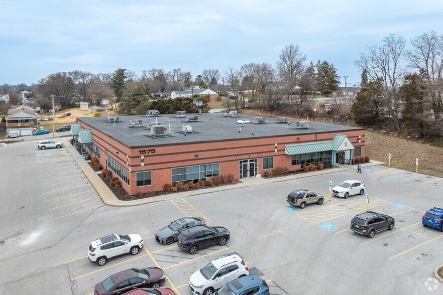 More Photos Of 1575 Bannister St, West York Medical For Lease