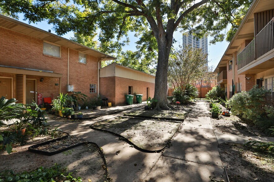 More Photos Of 1820 Binz St, Houston Apartments For Sale