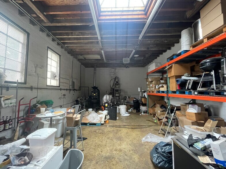 More Photos Of 368 Mcguinness Blvd, Brooklyn Warehouse For Lease